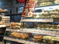 面包甜点陈列柜-白玉兰食品(汇联商厦店)