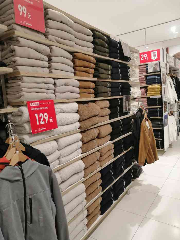 优衣库(北京金源新燕莎mall店)-"碧梨x村上隆x优衣库三方联名,就这个