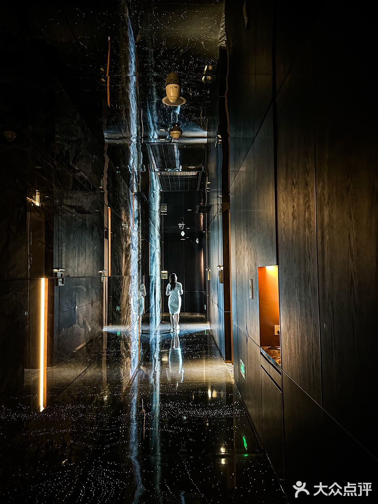 打卡望出去就是魔都三件套的餐厅