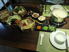-乐领拈花溪·林涧食韵