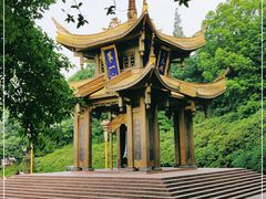 -峨眉山报国寺