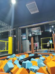 -蹦贝运动中心·蹦床·攀岩·闯关(龙岗店)