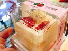 牛奶草莓小方蛋糕-一鸣真鲜奶吧(五塘广场地铁站店)