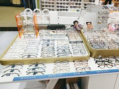 -美式眼镜·授权蔡司.依视路.尼康.豪雅.明月(人民广场店)