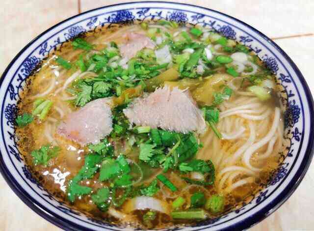 三江源拉面(文教路店)-"之前在大学的时候旁边的小吃街有三江源 吃.