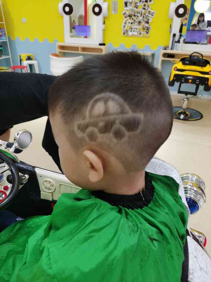 爆米花儿童美发(金辉环球广场店)-"王子老师对儿童理发非常有经验