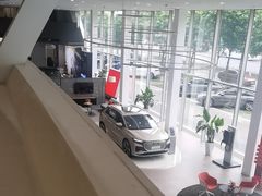 -深圳锦龙奥迪4S店(前海店)