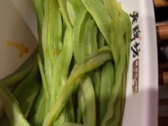 -老牌坊云南鱼豆花火锅(哈西万达店)