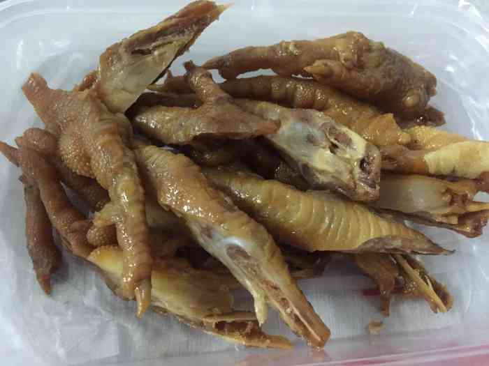 山前街光头佬卤味-"在中央巷公交站边上,地段超级好,开了大概.