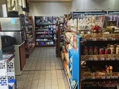 零售区-全家便利店(愚园路六店)