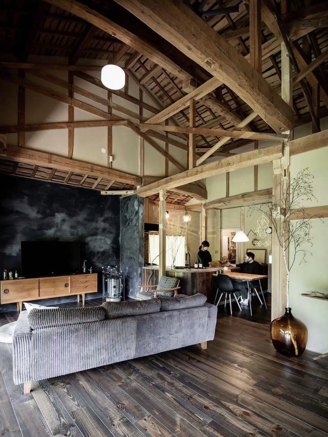 大空间装修如何使用原木?