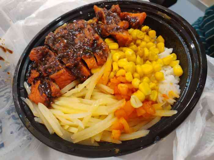 意大利浓情牛扒饭(南头店)-"好像就是主营外卖的外卖店,走旁边过,还好