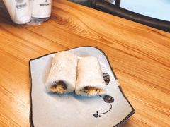 咸蛋黄肉松饭团-早安山丘·豆浆油条(小木桥路店)