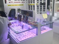 -提一眼镜·蔡司·依视路(小寨店)