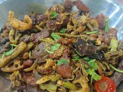 -愉肴麻辣香锅(中山路店)