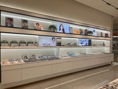 -J-Optical佳视明眼镜·蔡司视觉(青岛金茂览秀城店)