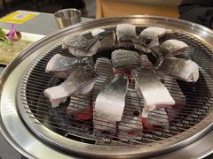 -围炉肉舍•炭烤活鳗•丹东海鲜烤肉(步行街店)