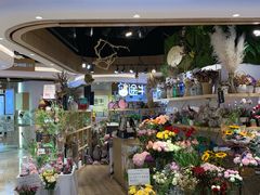 -谷莠子花艺气球派对·绿植造景·花艺沙龙(东海缤纷天地店)