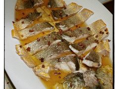 大红袍鸡油蒸东海大黄鱼-映水芙蓉(长宁来福士店)