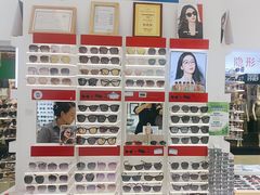 -美式眼镜·授权蔡司.依视路.尼康.豪雅.明月(人民广场店)