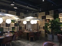 大堂-日进一片海.生腌海鲜火锅.宵夜烧烤(三里屯总店)
