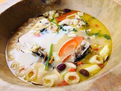 江豚-云南野生菌石锅鱼石锅鸡(大金塔店)
