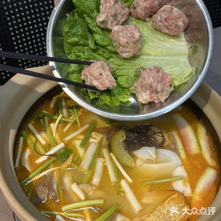 不愧是上海，韩国街上的这家糟粕醋火锅好吃😋惨了  