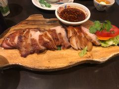 烧猪颈肉-大头虾越式风味餐厅(光明广场店)