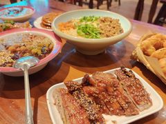 -爆炸头阿姨小四川正宗川味小吃(无任何分店)