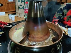 -果松木炭酸菜铜火锅·外婆参鸡汤