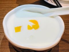 黄桃小丸子酸奶-大中华酒楼·主席武昌鱼·武汉美食地标(江汉路步行街店)