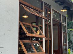 -Chom Cafe and Restaurant