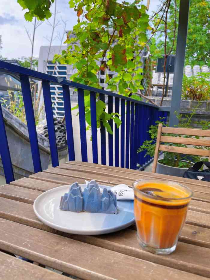 福叁咖啡(西兴隆街店)-"比美术馆店小,咖啡更好喝,装修隔离更有小.