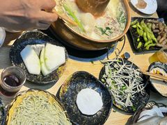 -洞庭洲·防空洞火锅·铜锅涮肉·烧烤(新百广场店)