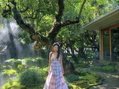 -Chom Cafe and Restaurant