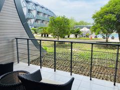 -上海滴水湖皇冠假日酒店