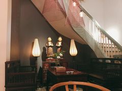 -Noir. Dining in the Dark