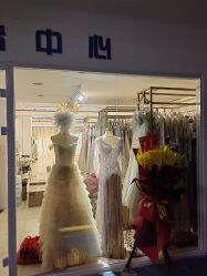 -月月婚纱礼服仓储店(王府井店)