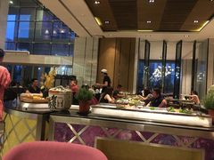 -飨食汇全日制餐厅·昆山皇冠假日酒店(九方店)