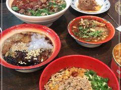 -爆炸头阿姨小四川正宗川味小吃(无任何分店)