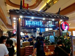 等位区-茶颜悦色(金茂览秀城LG层外街店)