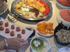 -茅草房·河畔园林火锅