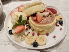 草莓舒芙蕾松饼-娜娜家•Nana And Her Friends Restaurant(小寨原力场店)