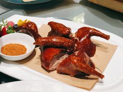 玻璃脆皮乳鸽-采蝶轩
