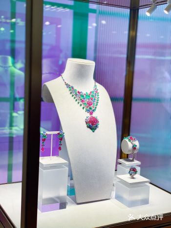 价值上亿的大牌珠宝云集｜卡地亚