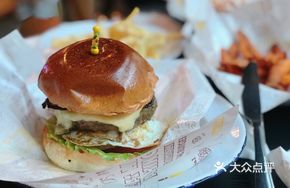 Full Breakfast Egg Beef Burger