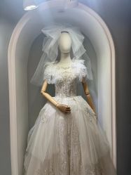-衣贝姿婚纱礼服馆
