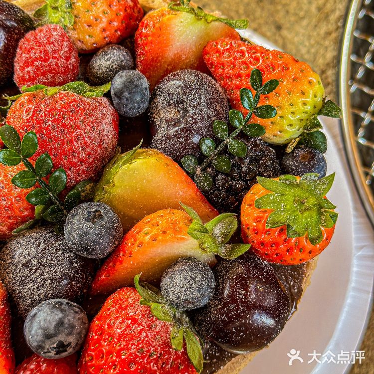 终于吃到满满都是车厘子味道的蛋糕了!