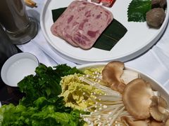 -红鼎豆捞·非遗鲍皇汤火锅(宝丰路店)