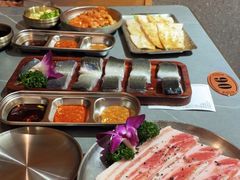 -围炉肉舍•炭烤活鳗•丹东海鲜烤肉(步行街店)